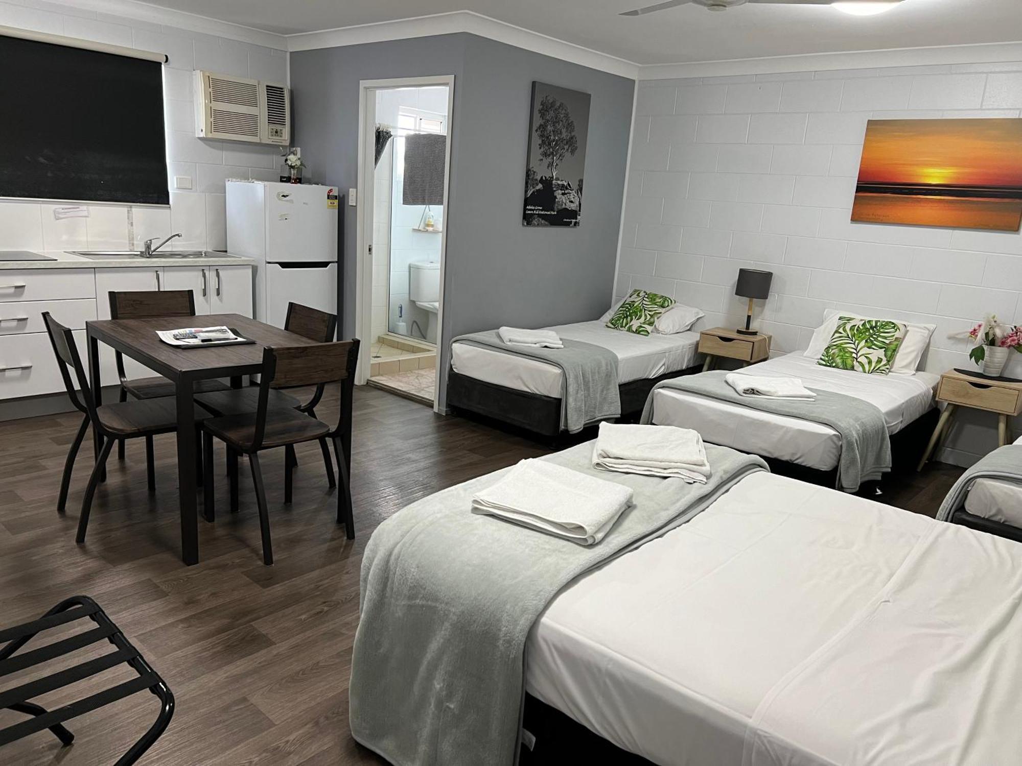 Spanish Lace Motor Inn Townsville Ngoại thất bức ảnh