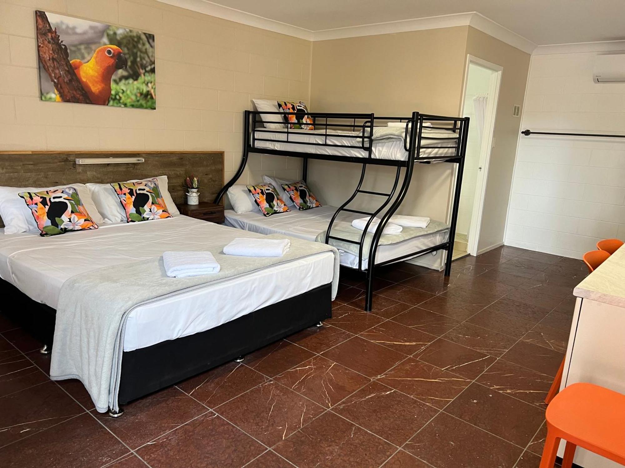 Spanish Lace Motor Inn Townsville Ngoại thất bức ảnh
