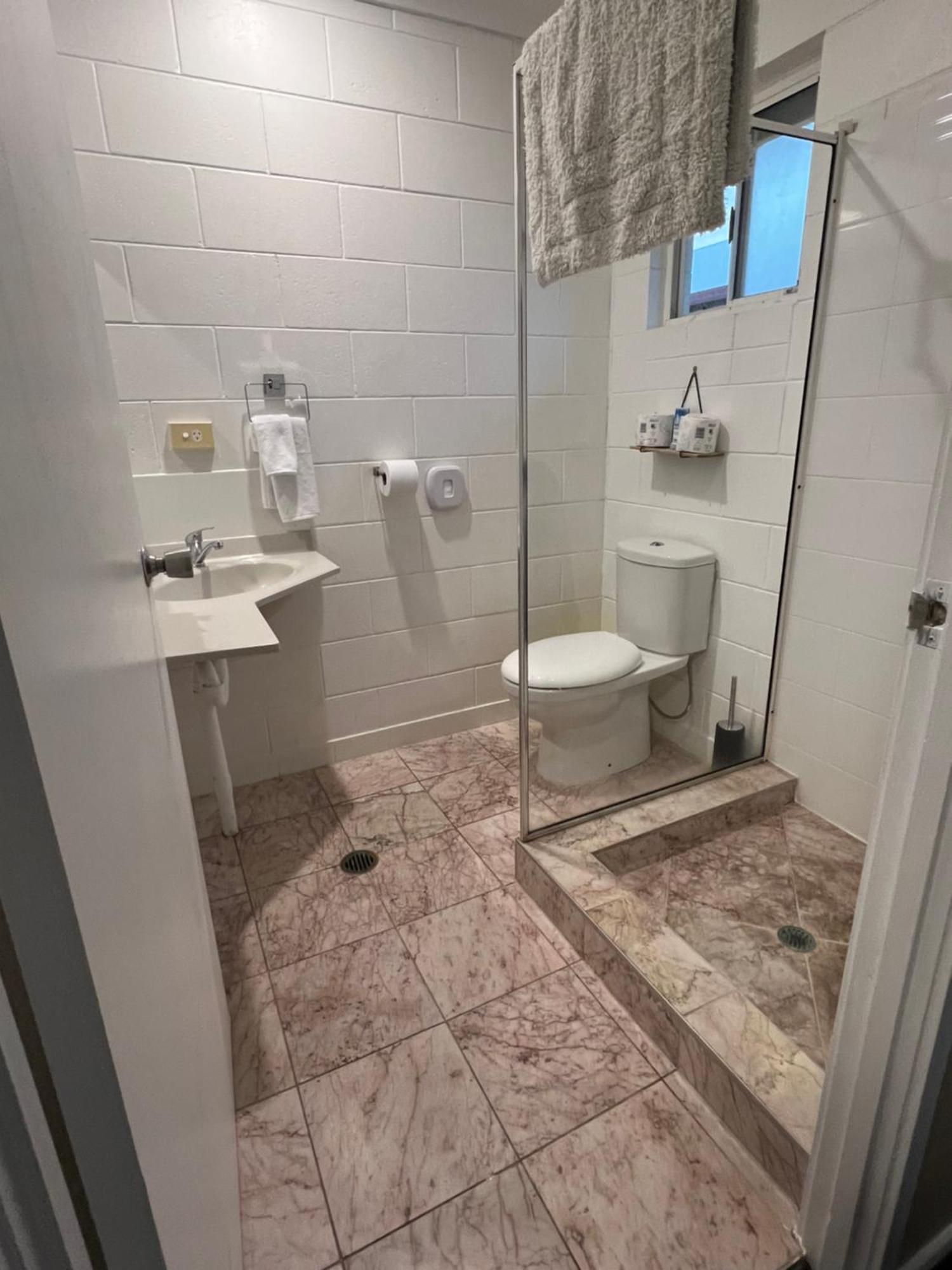 Spanish Lace Motor Inn Townsville Ngoại thất bức ảnh