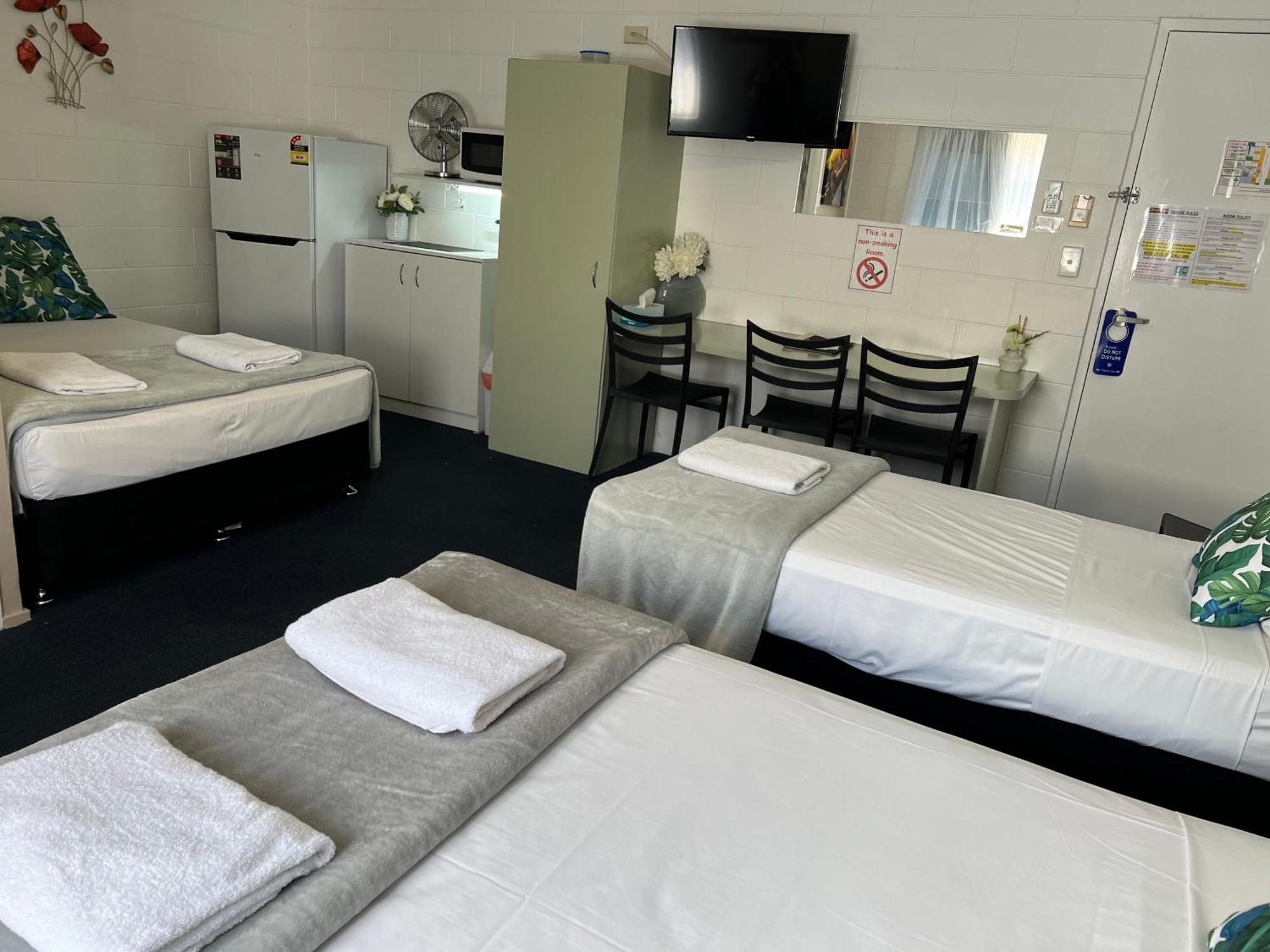 Spanish Lace Motor Inn Townsville Ngoại thất bức ảnh