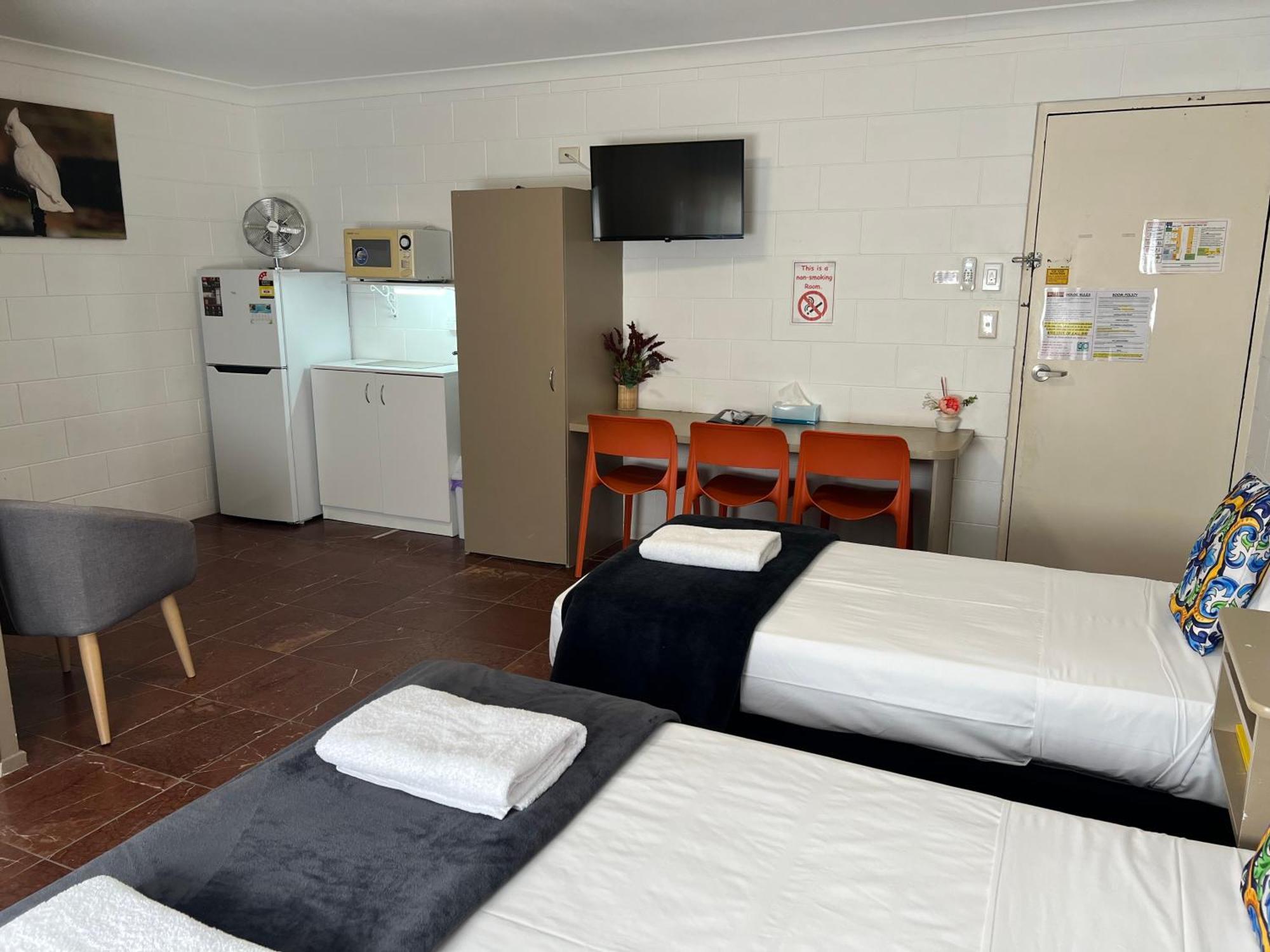 Spanish Lace Motor Inn Townsville Ngoại thất bức ảnh