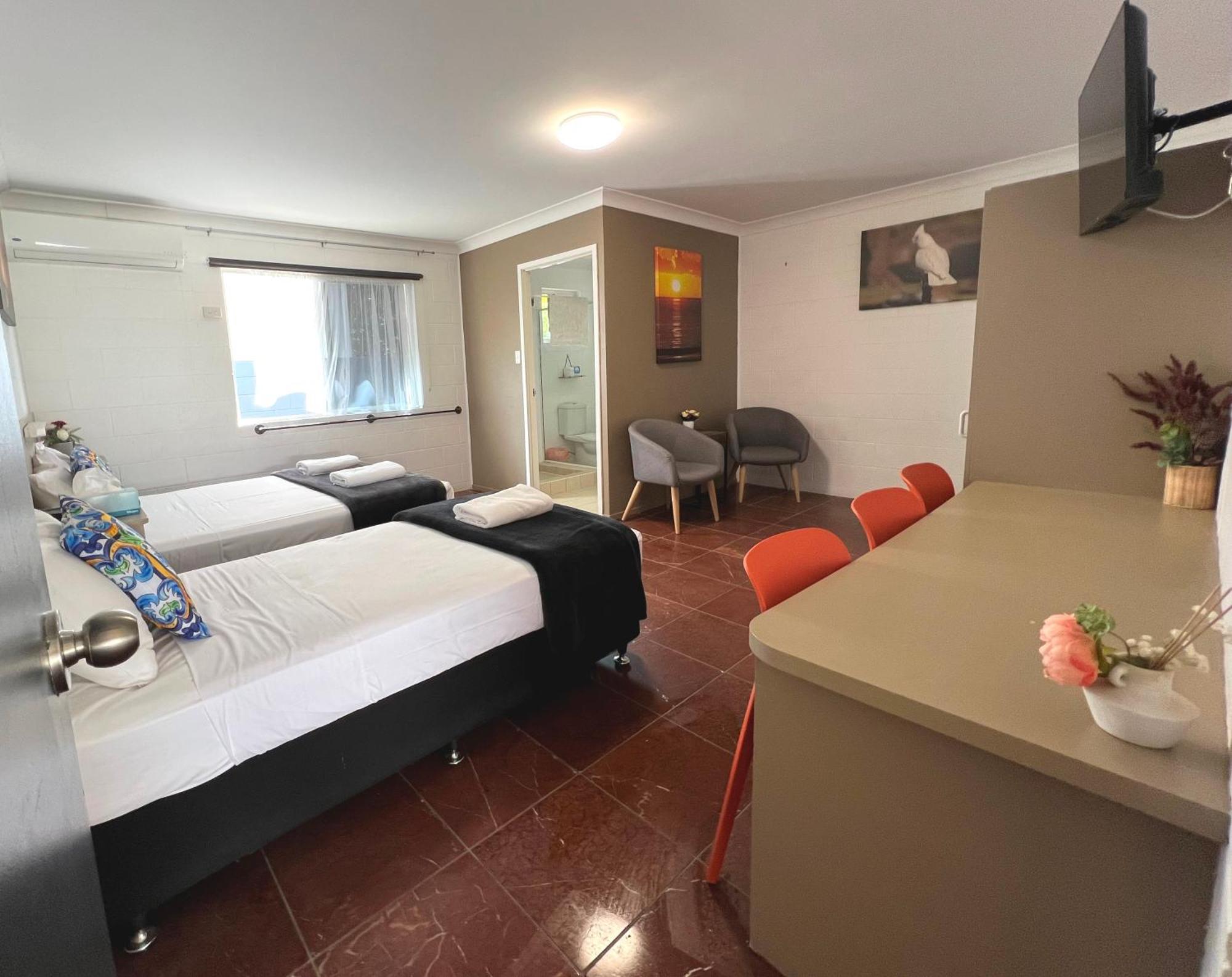 Spanish Lace Motor Inn Townsville Ngoại thất bức ảnh