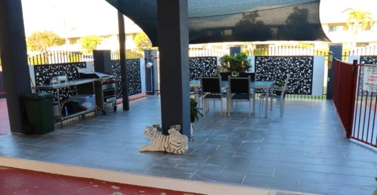 Spanish Lace Motor Inn Townsville Ngoại thất bức ảnh